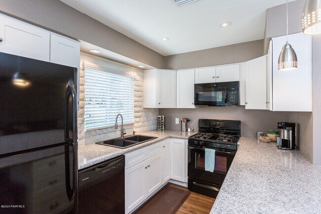 Foto del edificio - 146 S Rush St