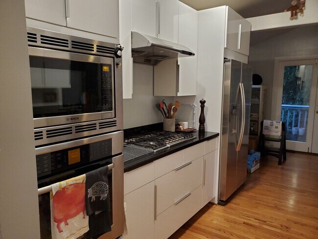 Foto del edificio - Updated Christmas Tree Hill Single-Family ...