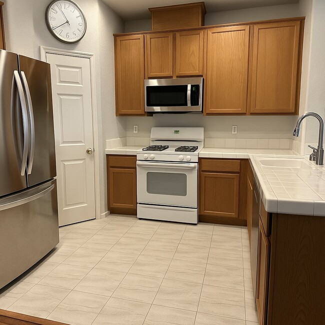 Kitchen - 22657 Town Dr