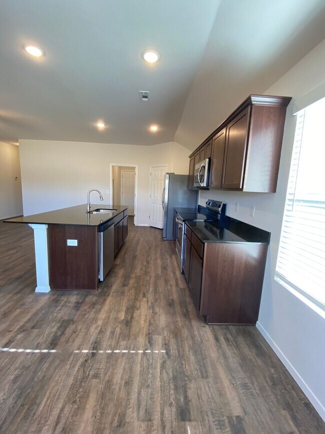 Foto del edificio - *Pre-leasing* Four Bedroom | Two Bathroom ...