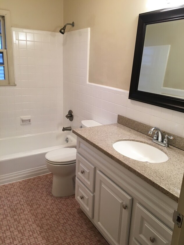 Foto principal - 188 Tichenor Ave