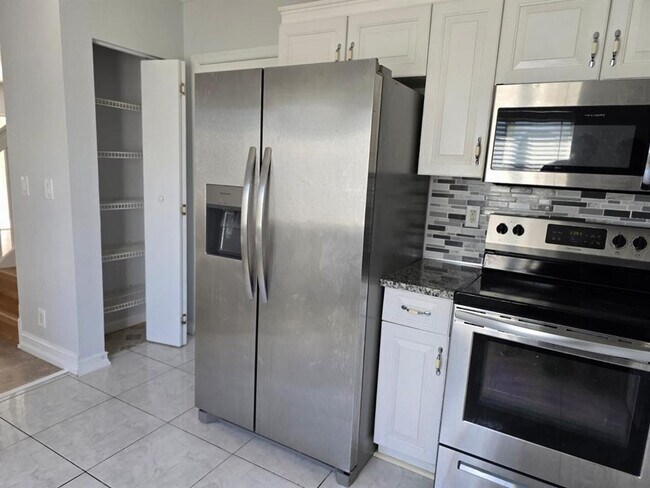 Foto del edificio - 4768 SW 14th Ct