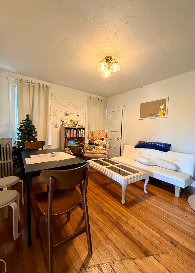 Foto del edificio - 91 Academy Hill Rd