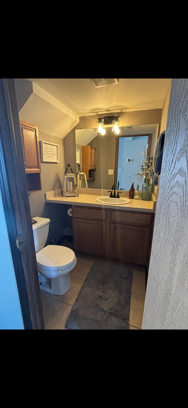 Bathroom on main level - 1454 Fox Hound Trl