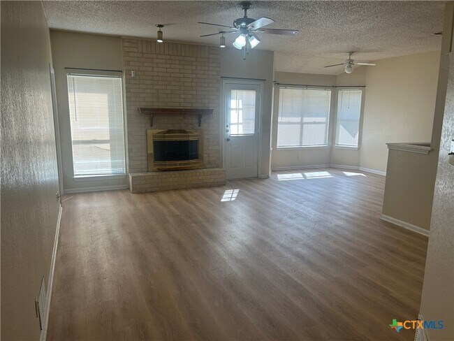Foto del edificio - 4809 Bramblewood Dr
