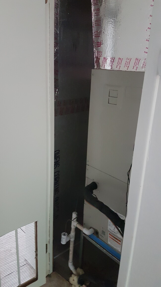 Building Photo - 502 Landview Dr Unit B