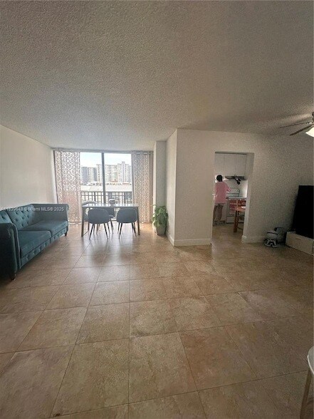 Foto del edificio - 17021 N Bay Rd