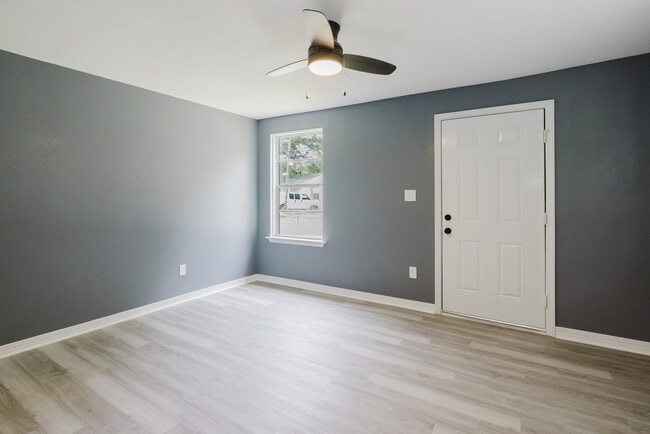 Building Photo - 114 Wilson St