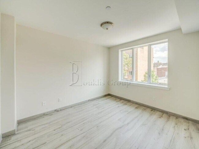 Building Photo - 1 bedroom in ASTORIA NY 11103