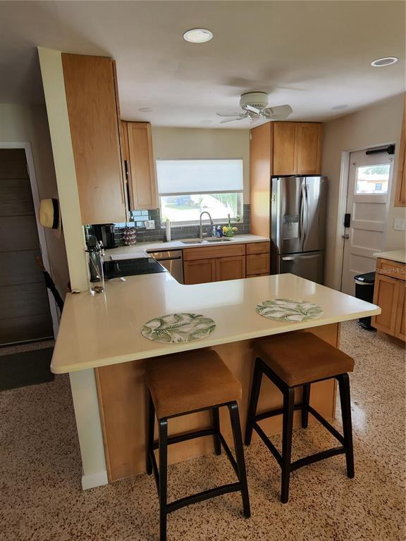Foto del edificio - 220 Glen Oak Rd