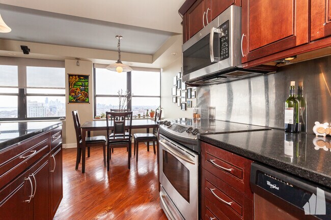 Foto del edificio - 655 W Irving Park Rd