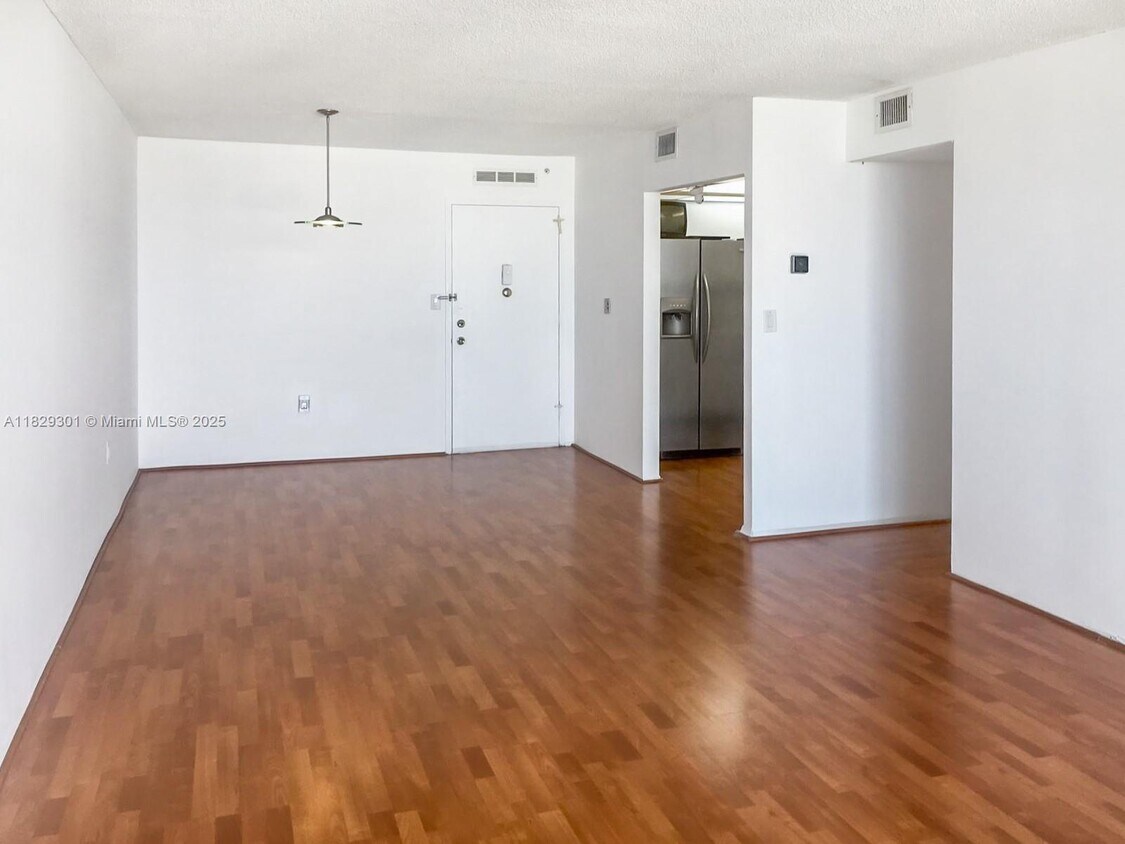Foto principal - 2780 NE 183rd St