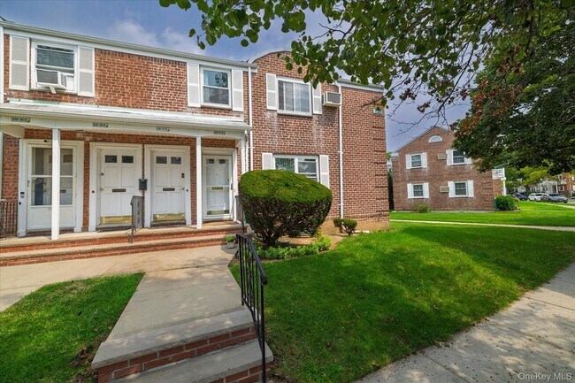 Foto del edificio - 245-41 77th Crescent