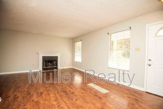 Building Photo - 2909 Selma Ave