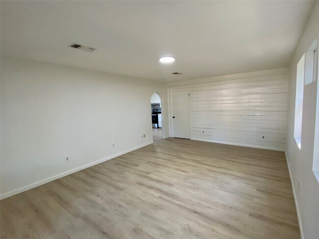 Foto del edificio - 319 N Cochran St