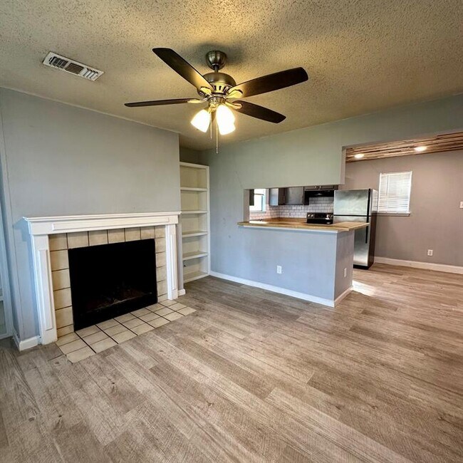 Building Photo - 2807 W Slaughter Ln