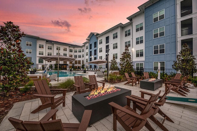 Building Photo - Arcadia 331