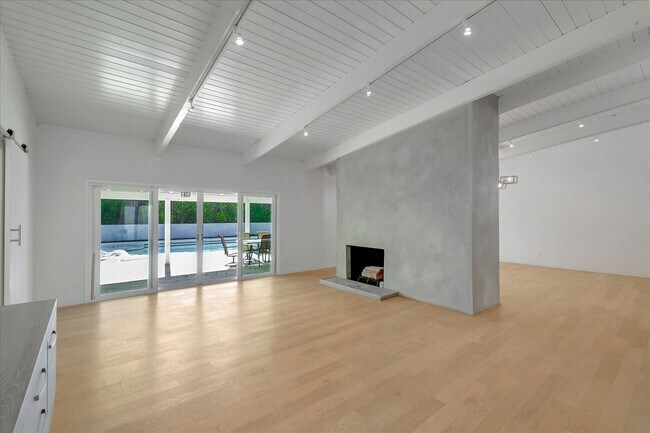Foto del edificio - 24216 Calvert St