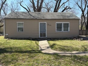 Building Photo - 3355 SE Girard St
