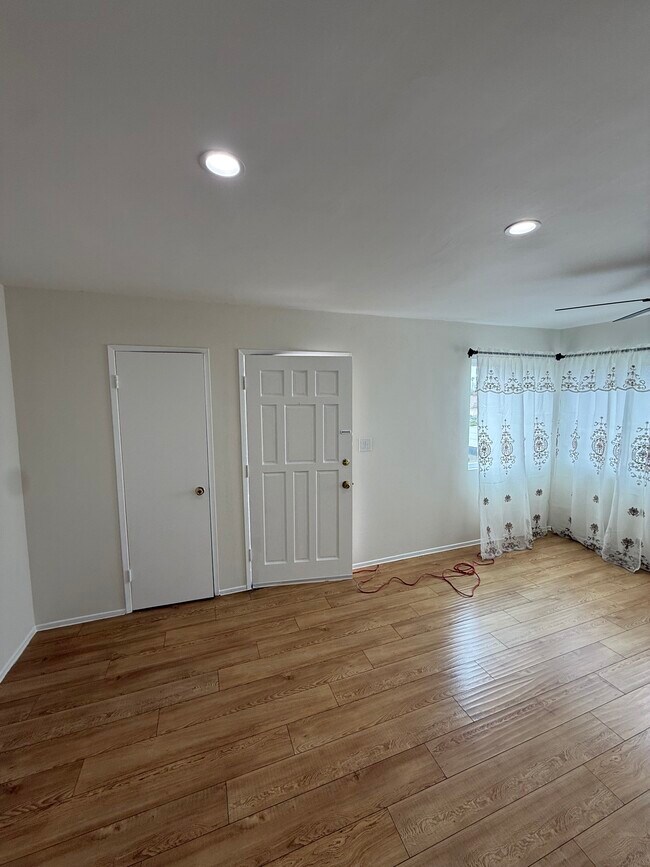 Sala de estar 2 - 1350 Torrance Blvd