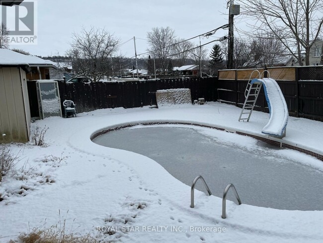 Building Photo - 1024 Barton St