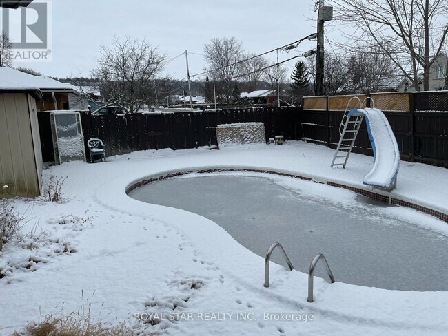 Photo du bâtiment - 1024 Barton St