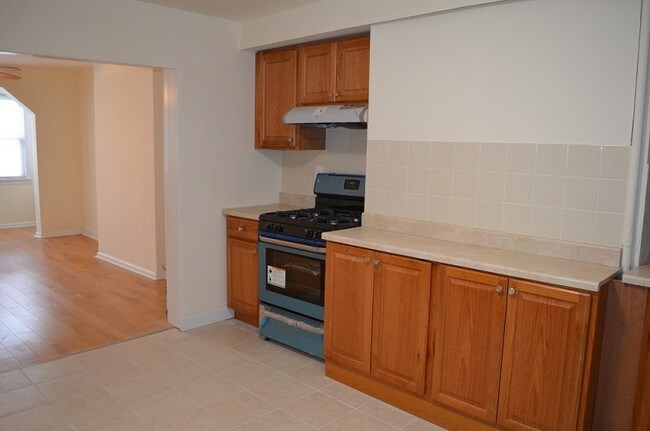 Building Photo - 14 Perrine Ave