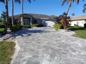 Building Photo - 2127 SW 52nd Ln