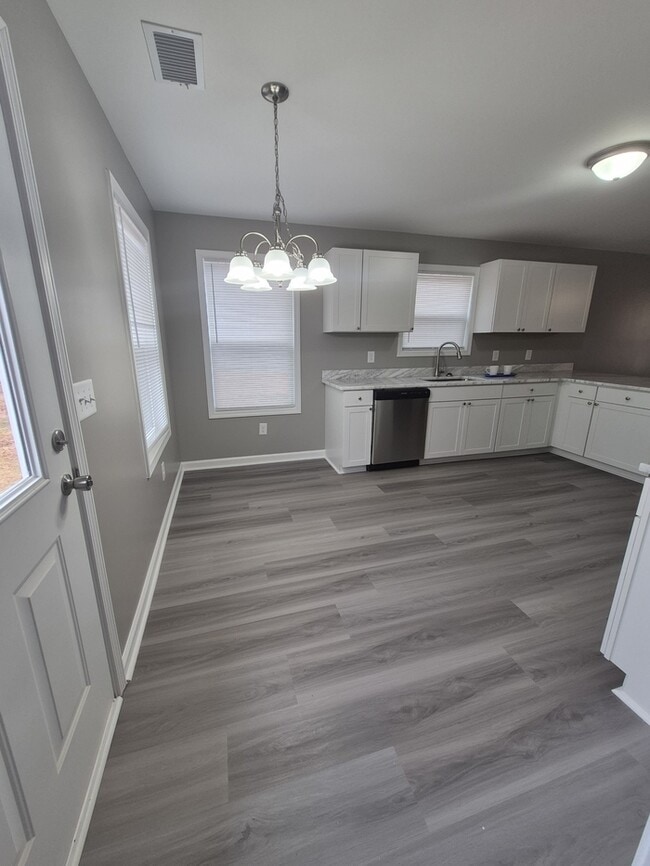 Building Photo - 151 Charlotte Cir