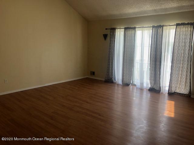 Building Photo - 308 Tulip Ln