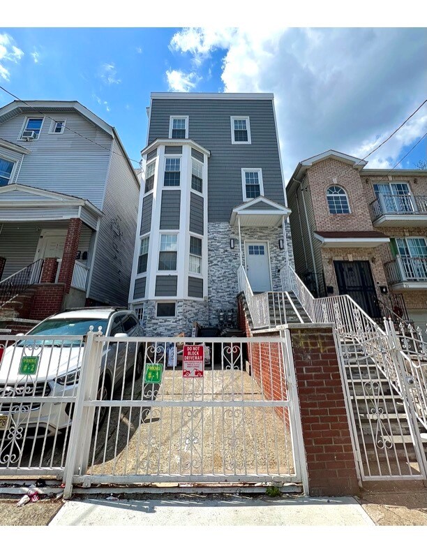 Primary Photo - 218 N 6th St