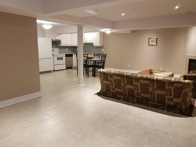 Building Photo - 18 Boticelli Way