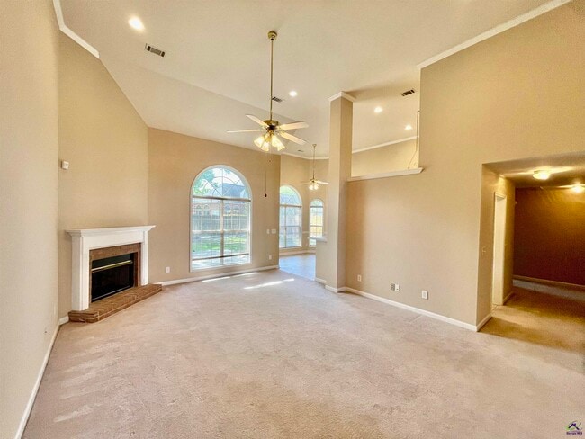 Building Photo - 103 Oros Point