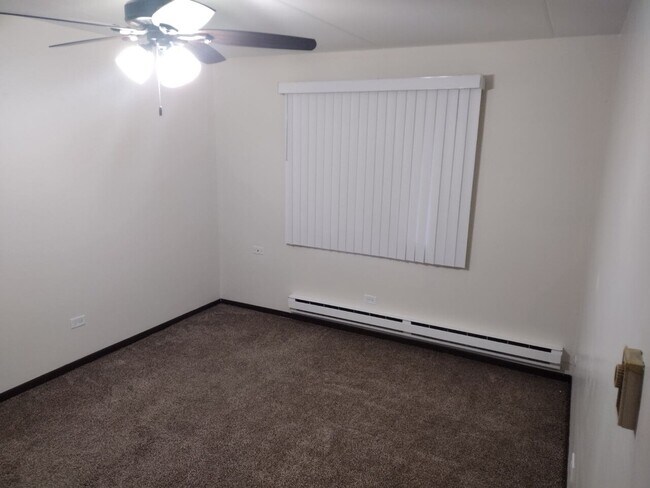 Foto del edificio - 5342 Waterbury Lane