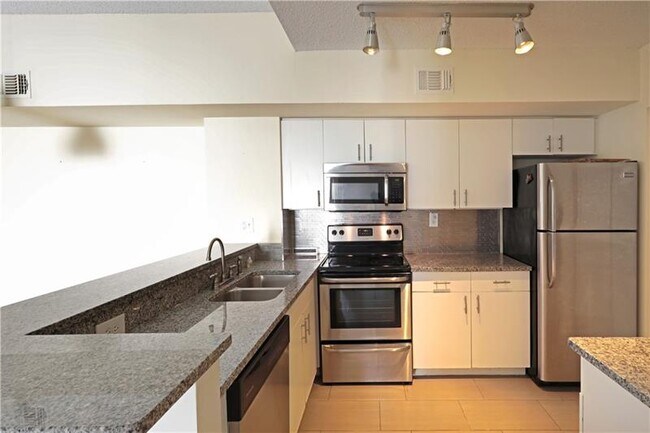 Building Photo - 2640 S University Dr