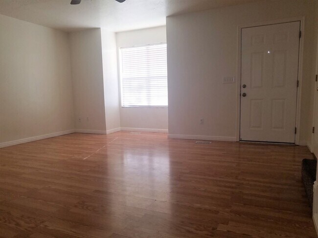 Building Photo - 4 br, 2 bath House - 533 South 450 East