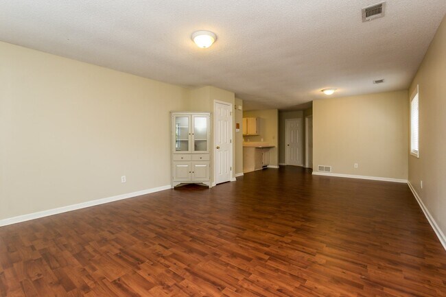 Building Photo - 1018 Hillsborough Chase NW