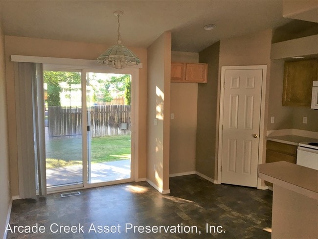 Building Photo - 4 br, 2 bath House - 12522 W Camas Drive