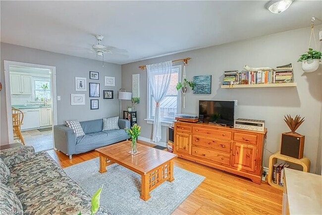 Building Photo - 15 Balaclava St