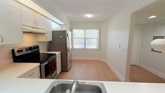 Foto del edificio - 13105 SW 16th Ct