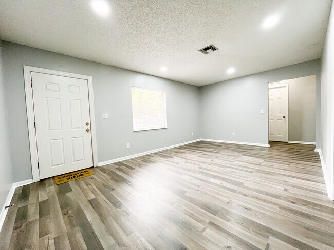 Building Photo - 8015 N Paddock Ave