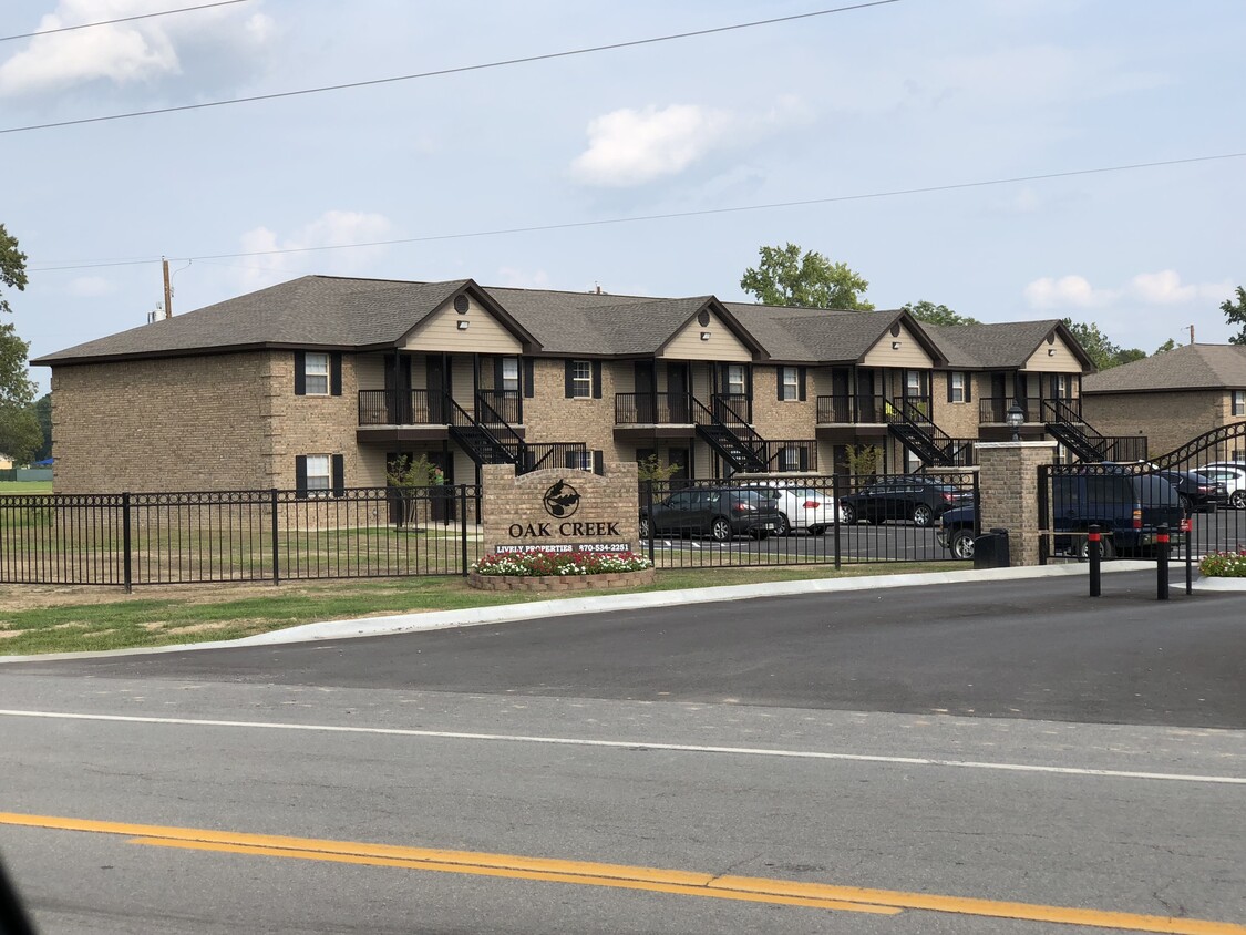 oak-creek-apartment-apartments-in-white-hall-ar-apartments