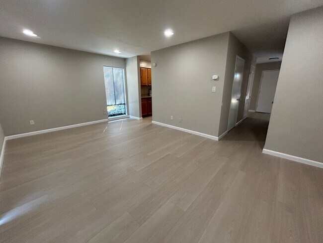 Foto del edificio - Nice 3br/1.5ba Town Home. Great school. Wa...