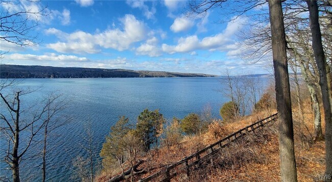 Foto del edificio - 1308 E Shore Dr
