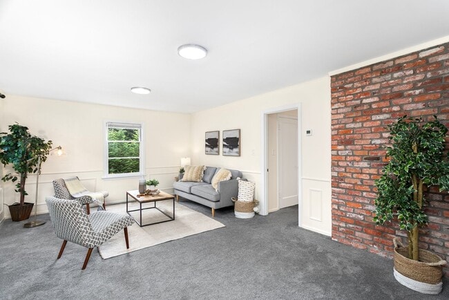 Building Photo - Beautiful Medina Rental | 3 Bed, 2 Bath, Detached Garage