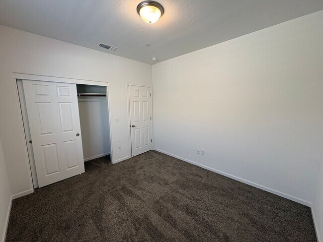 Foto del edificio - 1620 W Porter Ave