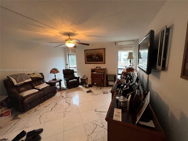 Foto del edificio - 4800 Bayview Dr