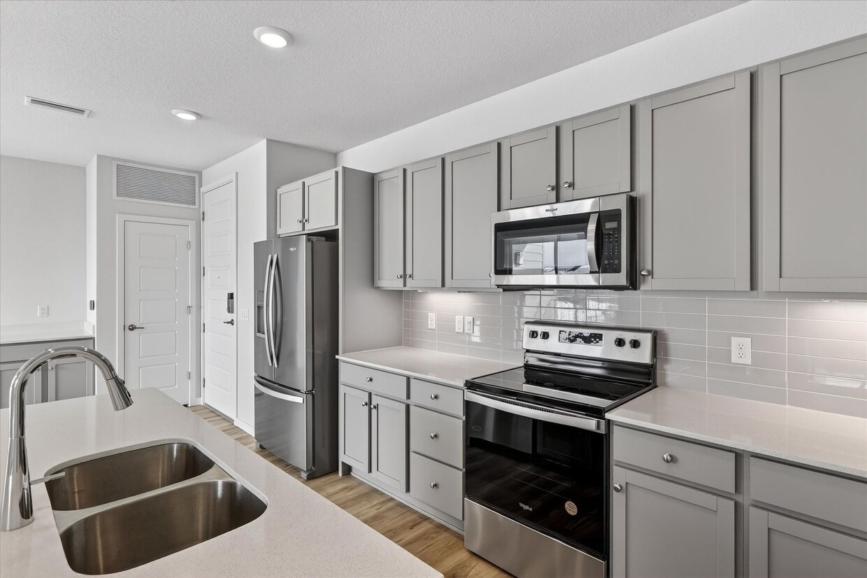 Brand New 2BR/2BA Luxury Townhouse at Grand Vue – Modern Living in Interlocken - Brand New 2BR/2BA Luxury Townhouse at Grand Vue – Modern Living in Interlocken