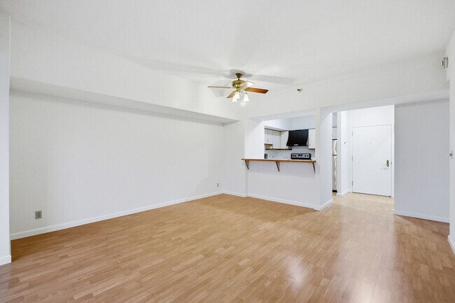 Foto del edificio - 6363 Christie Ave