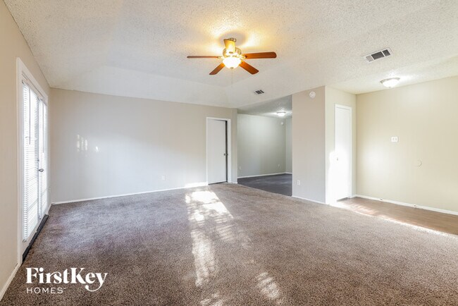 Building Photo - 6906 Zapata Dr